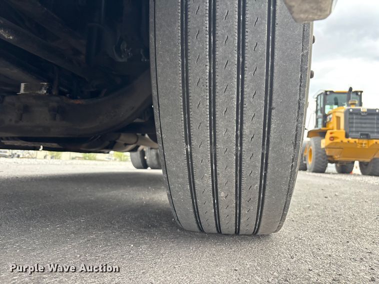 image for item YA2604 2019 Freightliner Cascadia semi truck