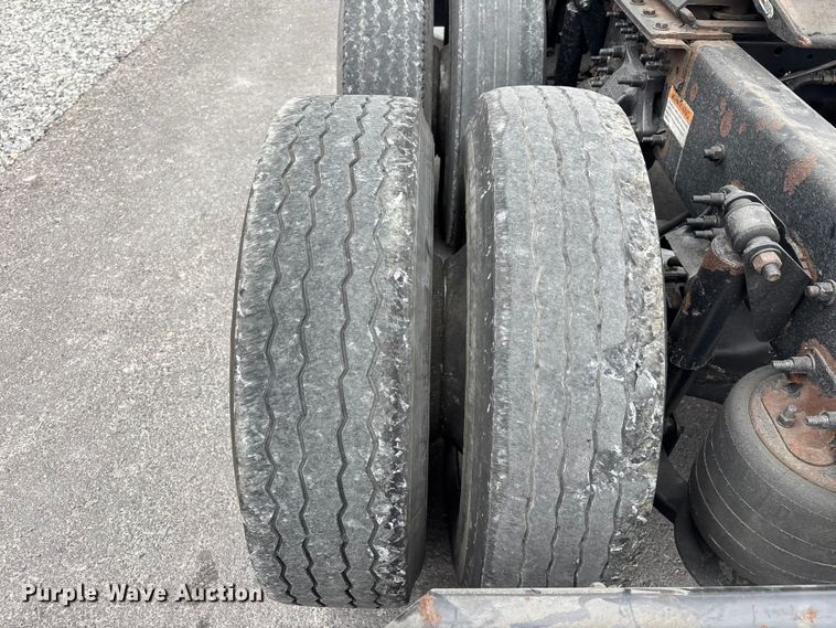 image for item YA2604 2019 Freightliner Cascadia semi truck