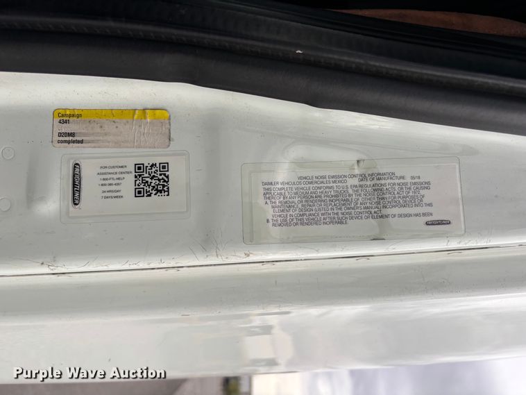 image for item YA2604 2019 Freightliner Cascadia semi truck