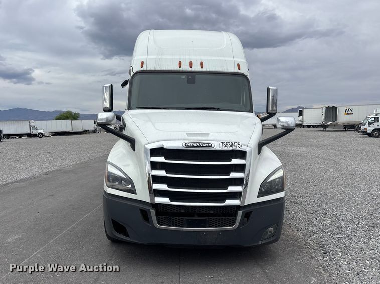 image for item YA2605 2019 Freightliner Cascadia semi truck