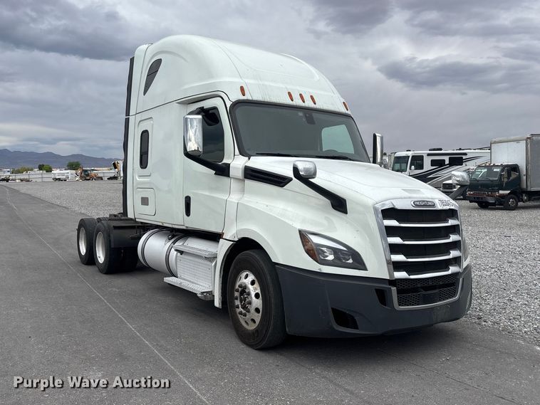 image for item YA2605 2019 Freightliner Cascadia semi truck