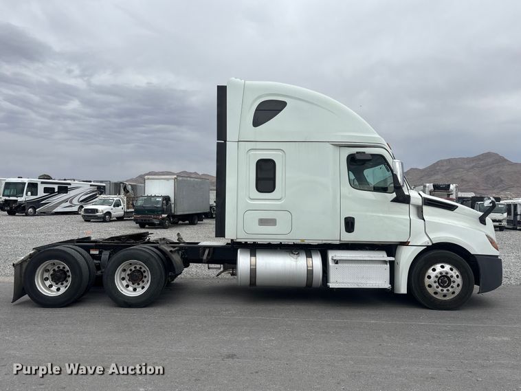 image for item YA2605 2019 Freightliner Cascadia semi truck