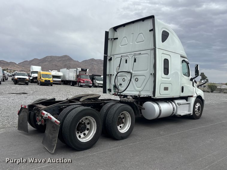 image for item YA2605 2019 Freightliner Cascadia semi truck