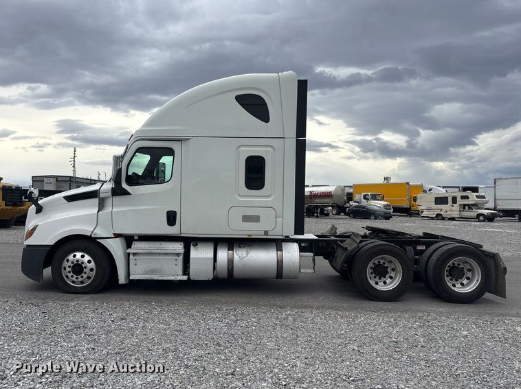 image for item YA2605 2019 Freightliner Cascadia semi truck