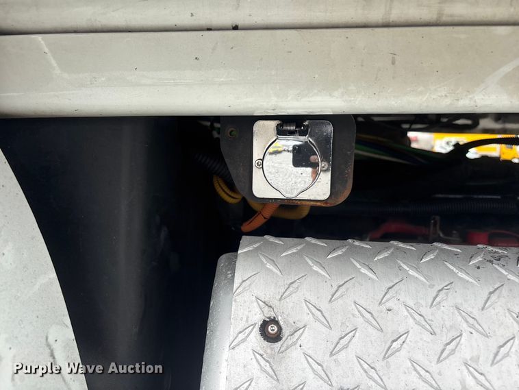 image for item YA2605 2019 Freightliner Cascadia semi truck