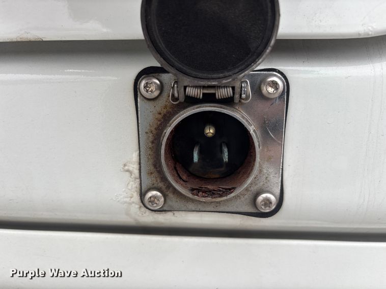 image for item YA2605 2019 Freightliner Cascadia semi truck