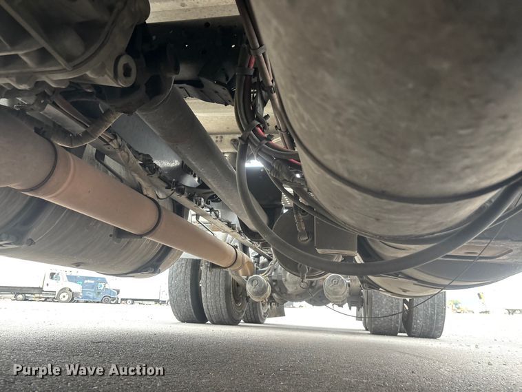 image for item YA2605 2019 Freightliner Cascadia semi truck