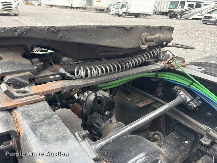 image for item YA2605 2019 Freightliner Cascadia semi truck