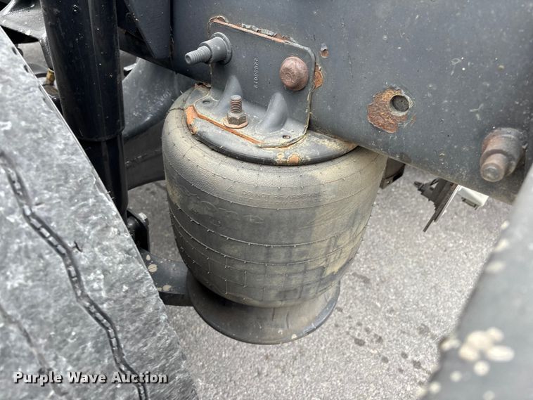 image for item YA2605 2019 Freightliner Cascadia semi truck