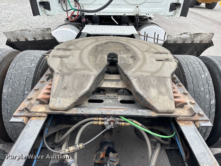 image for item YA2605 2019 Freightliner Cascadia semi truck