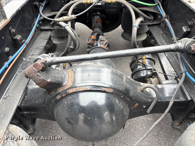 image for item YA2605 2019 Freightliner Cascadia semi truck