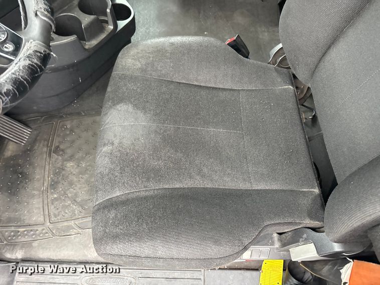 image for item YA2605 2019 Freightliner Cascadia semi truck