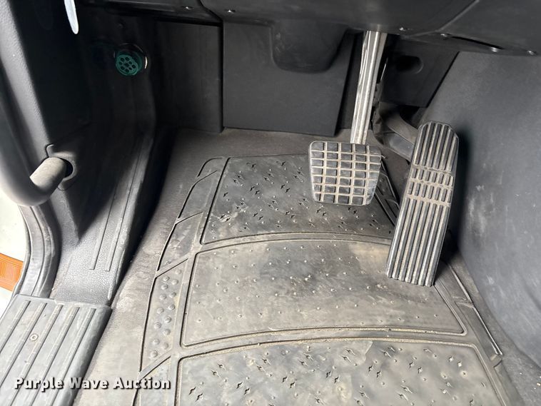 image for item YA2605 2019 Freightliner Cascadia semi truck