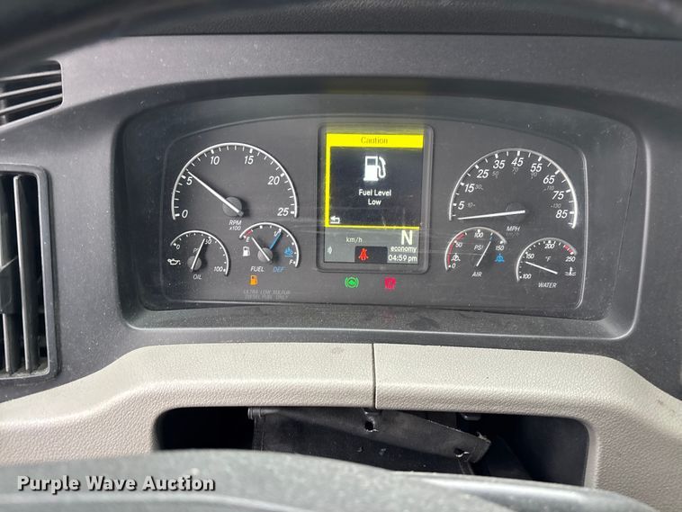 image for item YA2605 2019 Freightliner Cascadia semi truck