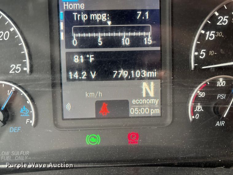 image for item YA2605 2019 Freightliner Cascadia semi truck