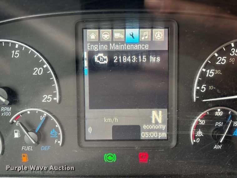 image for item YA2605 2019 Freightliner Cascadia semi truck