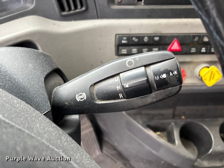 image for item YA2605 2019 Freightliner Cascadia semi truck