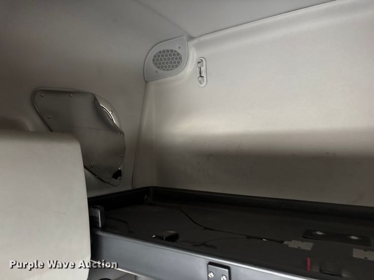 image for item YA2605 2019 Freightliner Cascadia semi truck