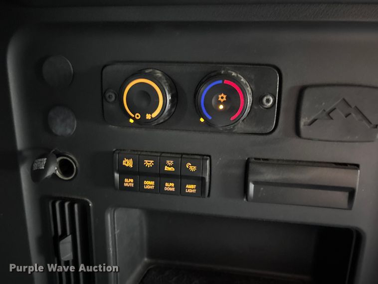 image for item YA2605 2019 Freightliner Cascadia semi truck