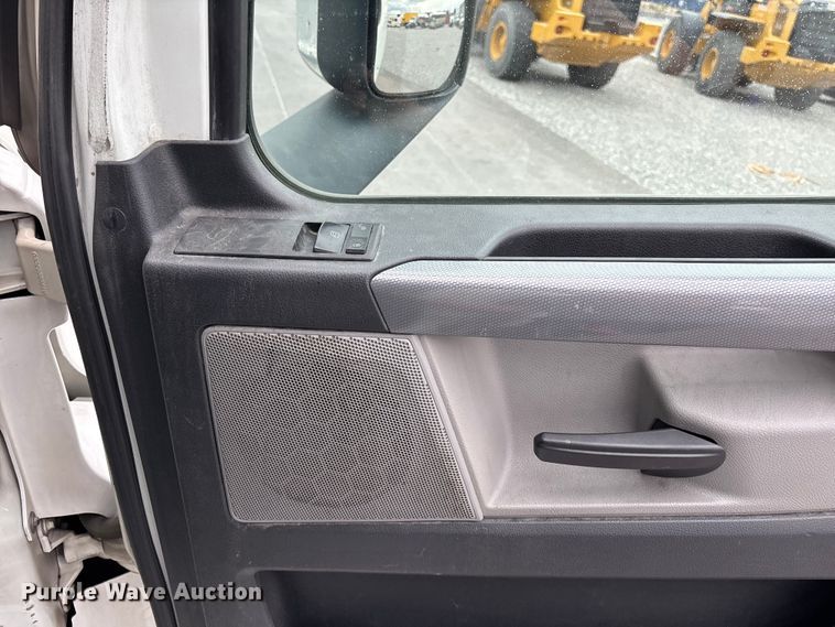 image for item YA2605 2019 Freightliner Cascadia semi truck