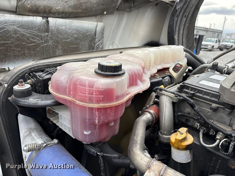 image for item YA2605 2019 Freightliner Cascadia semi truck