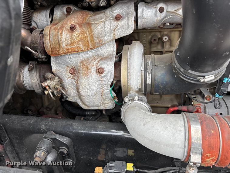 image for item YA2605 2019 Freightliner Cascadia semi truck