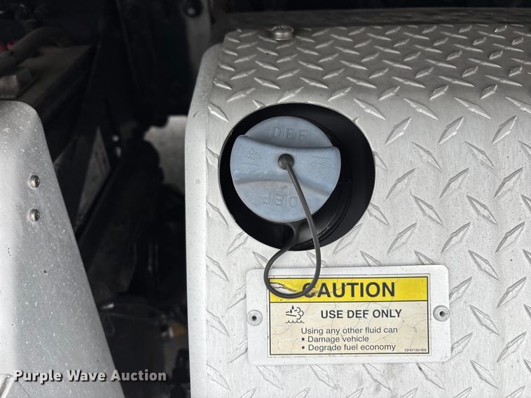 image for item YA2605 2019 Freightliner Cascadia semi truck