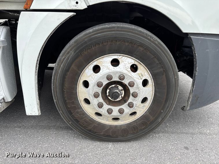 image for item YA2605 2019 Freightliner Cascadia semi truck