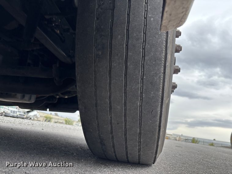 image for item YA2605 2019 Freightliner Cascadia semi truck