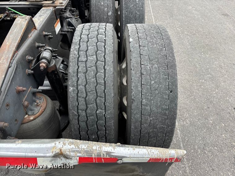 image for item YA2605 2019 Freightliner Cascadia semi truck