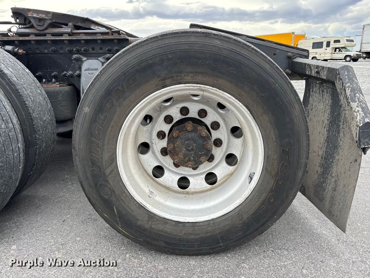 image for item YA2605 2019 Freightliner Cascadia semi truck