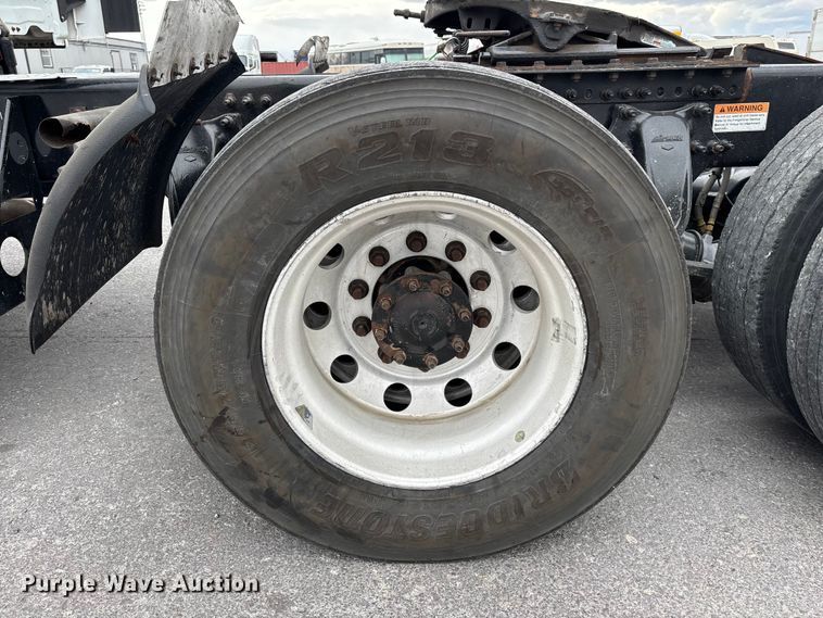 image for item YA2605 2019 Freightliner Cascadia semi truck