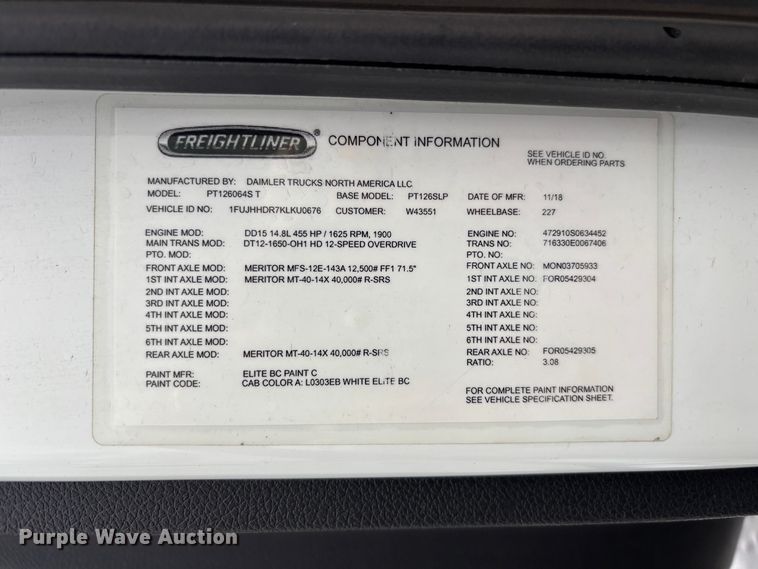 image for item YA2605 2019 Freightliner Cascadia semi truck