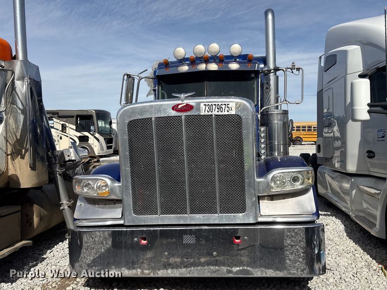 image for item YA2623 2022 Peterbilt 389 semi truck
