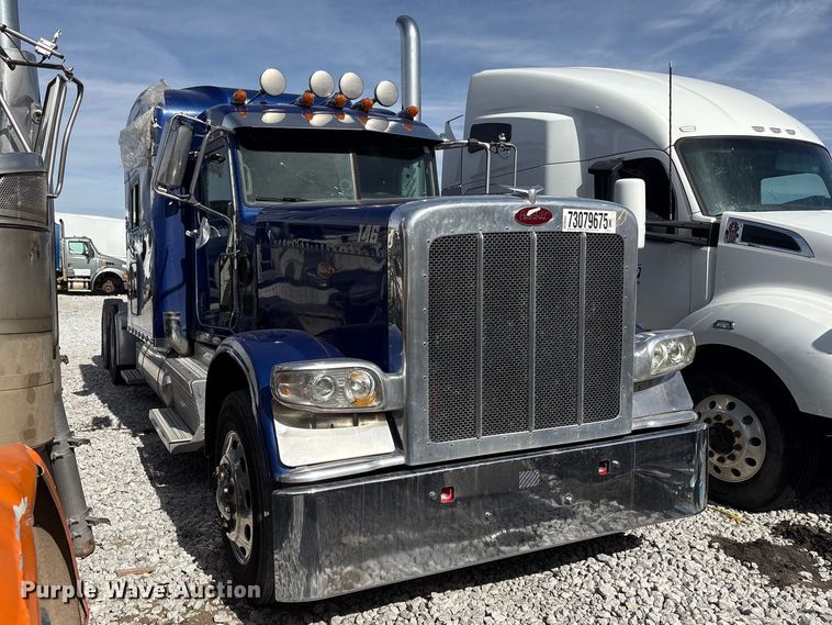 image for item YA2623 2022 Peterbilt 389 semi truck