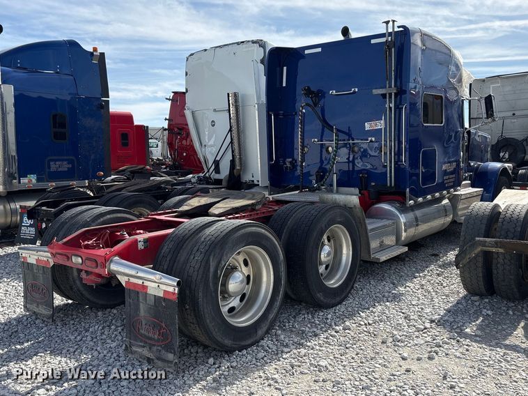 image for item YA2623 2022 Peterbilt 389 semi truck