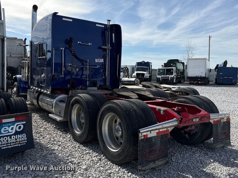 image for item YA2623 2022 Peterbilt 389 semi truck