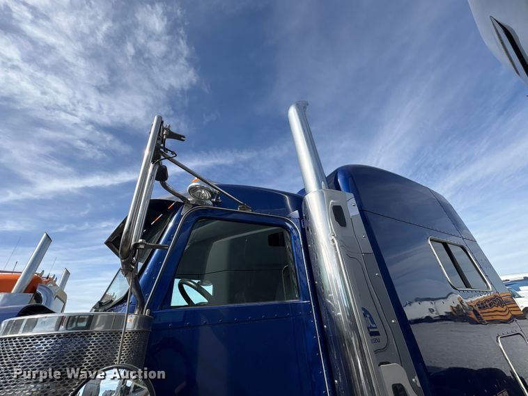 image for item YA2623 2022 Peterbilt 389 semi truck