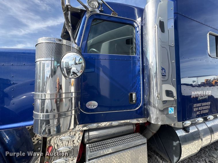 image for item YA2623 2022 Peterbilt 389 semi truck