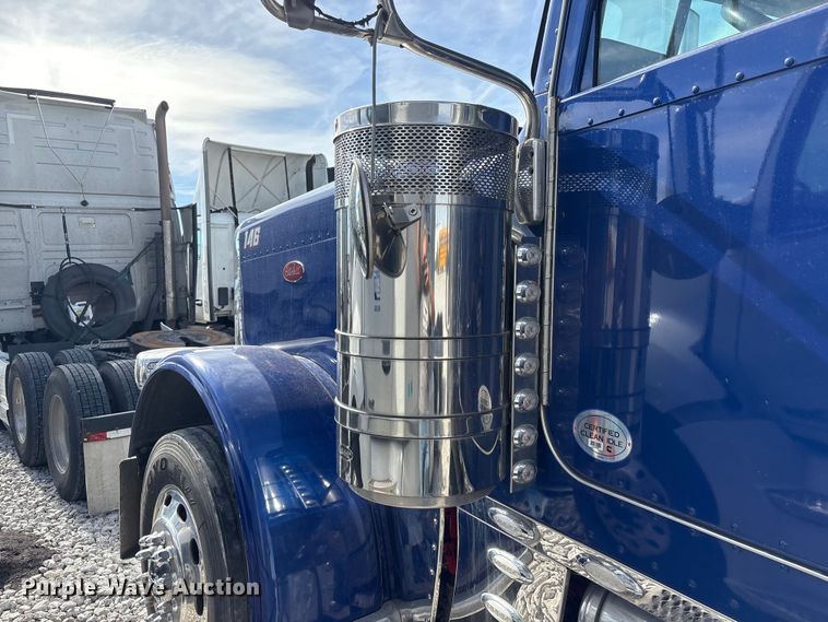 image for item YA2623 2022 Peterbilt 389 semi truck