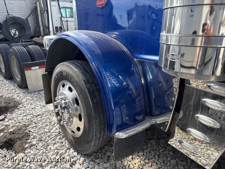 image for item YA2623 2022 Peterbilt 389 semi truck