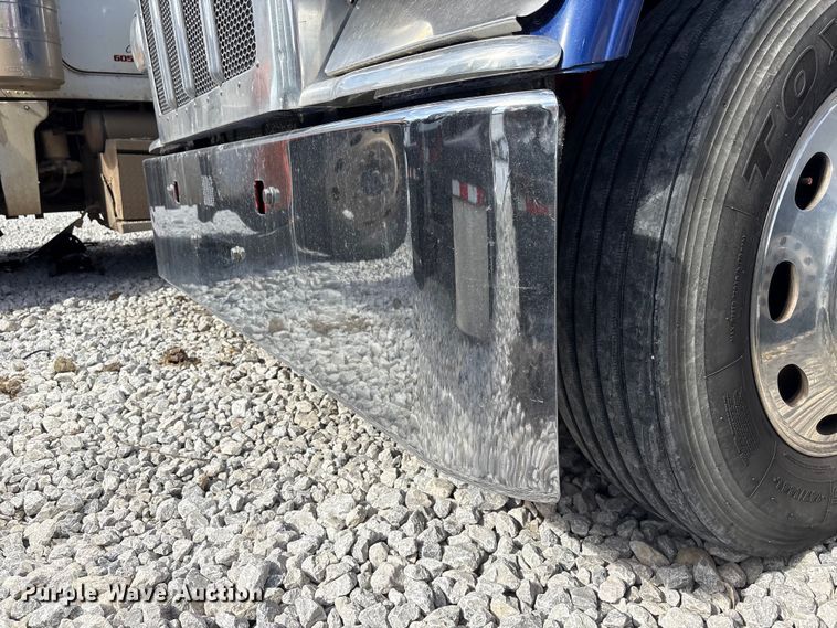 image for item YA2623 2022 Peterbilt 389 semi truck