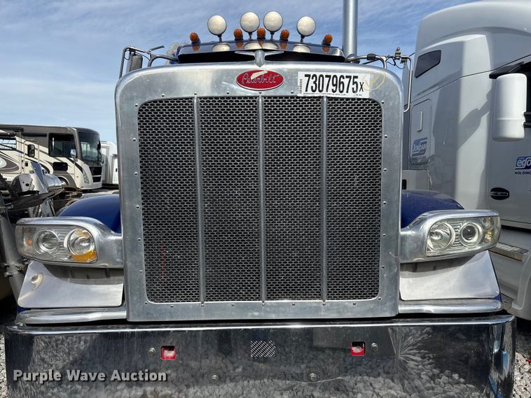 image for item YA2623 2022 Peterbilt 389 semi truck
