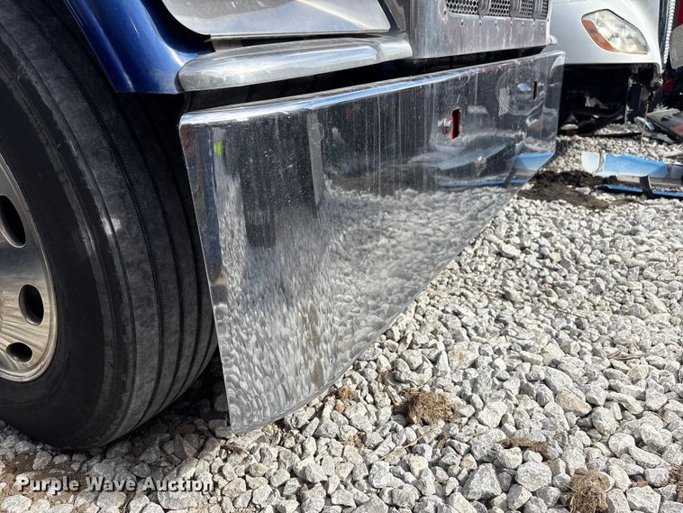 image for item YA2623 2022 Peterbilt 389 semi truck