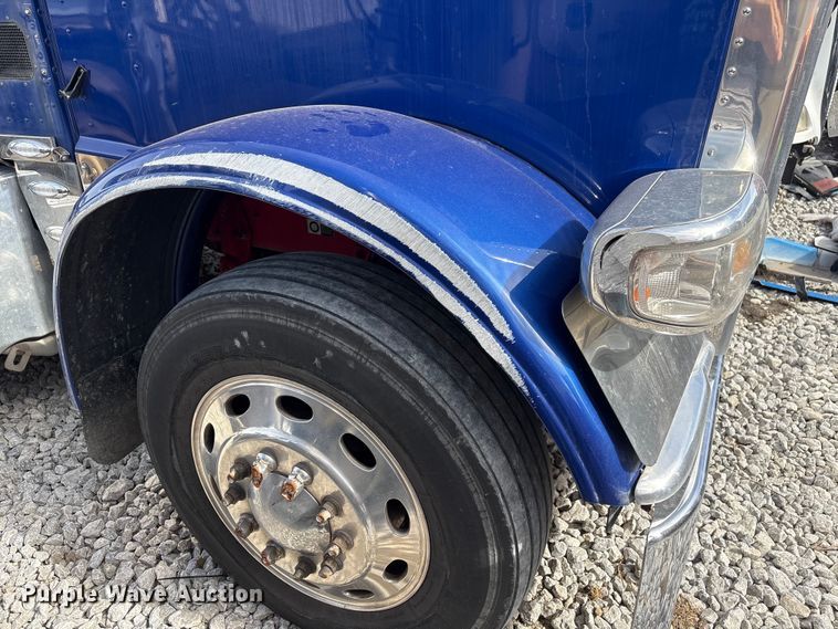 image for item YA2623 2022 Peterbilt 389 semi truck