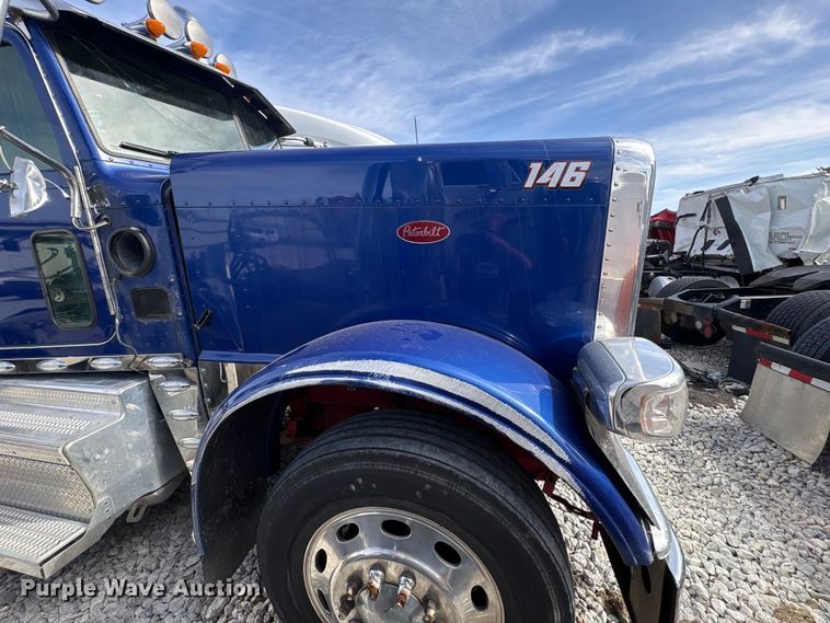 image for item YA2623 2022 Peterbilt 389 semi truck