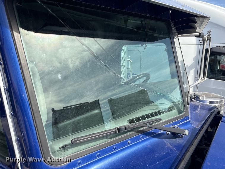 image for item YA2623 2022 Peterbilt 389 semi truck