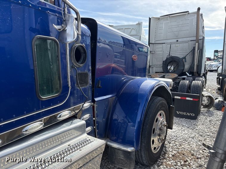 image for item YA2623 2022 Peterbilt 389 semi truck