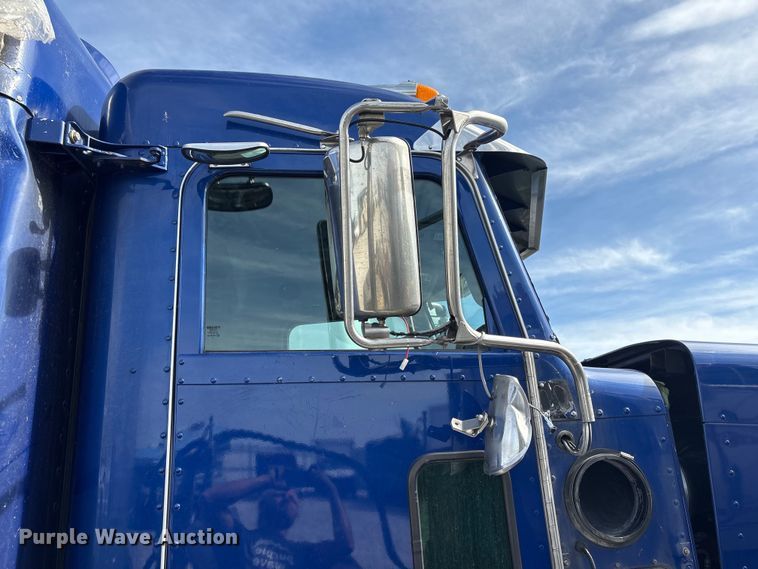 image for item YA2623 2022 Peterbilt 389 semi truck