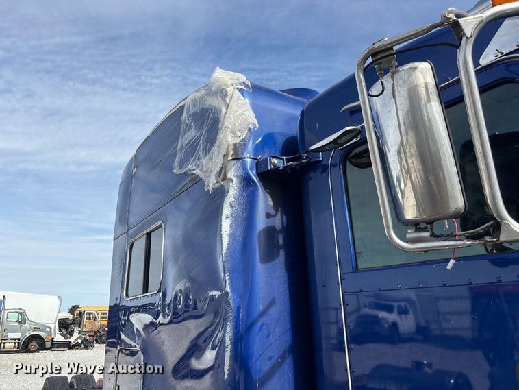 image for item YA2623 2022 Peterbilt 389 semi truck